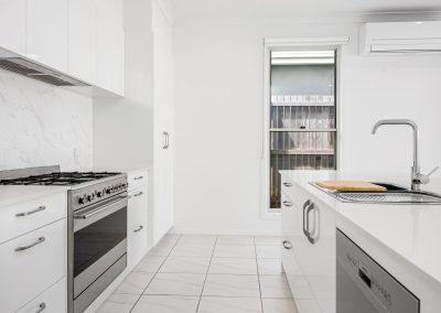 LENNOX PROPERTY AGENTS _ 17A SURF AVENUE, SKENNARS HEAD _ KITCHEN