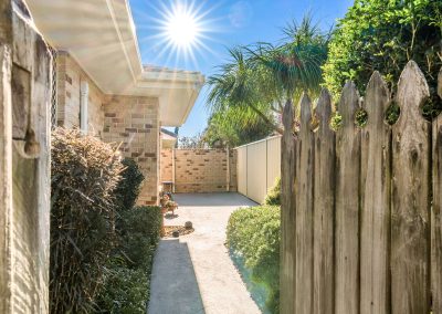 LENNOX PROPERTY AGENTS _ SALES _ 1/6 QUAIL PLACE, WEST BALLINA _ SIDE COURTYARD