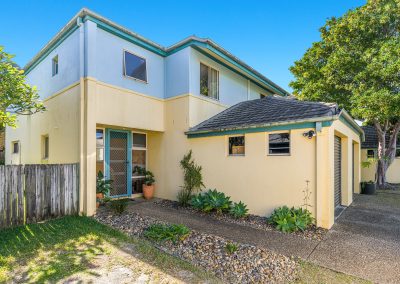 LENNOX PROPERTY AGENTS _ SALES _ 4/8 ALISON AVENUE, LENNOX HEAD _ FRONT