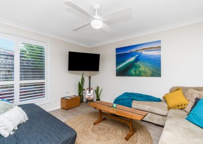 LENNOX PROPERTY AGENTS _ 6/42 BYRON STREET, LENNOX HEAD _ LOUNGE ROOM