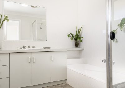LENNOX PROPERTY AGENTS _ 6/42 BYRON STREET, LENNOX HEAD _ BATHROOM