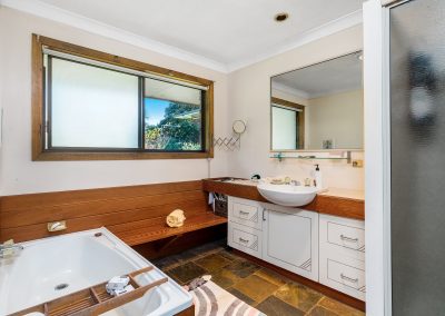 LENNOX PROPERTY AGENTS _ 414 ELLIS RAD, ROUS _ BATHROOM