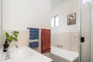 LENNOX PROPERTY AGENTS _ 1/75 STEWART STREET, LENNOX HEAD _ BATHROOM