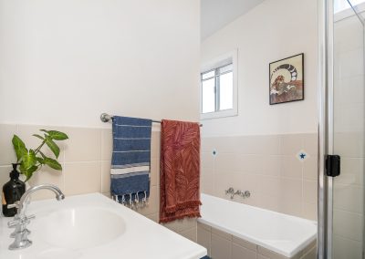 LENNOX PROPERTY AGENTS _ 1/75 STEWART STREET, LENNOX HEAD _ BATHROOM