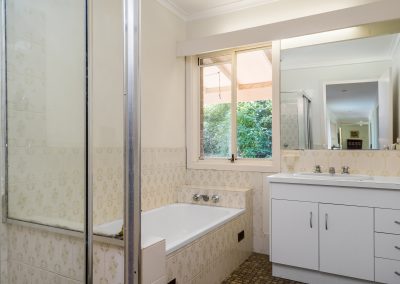 LENNOX PROPERTY AGENTS _ 342 TINENBAR ROAD, TEVEN _ BATHROOM