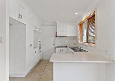 LENNOX PROPERTY AGENTS _ 1/7 JAMIE PLACE, BALLINA _ KITCHEN