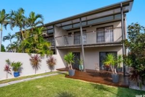 LENNOX PROPERTY AGENTS _ RENTALS _ 2/2 HENDERSON PLACE, LENNOX HEAD _ ENTRANCE _ 2
