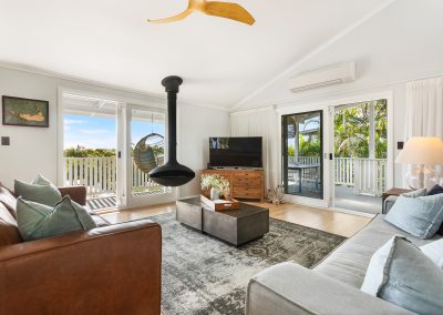 LENNOX PROPERTY AGENTS _ 53 RUSKIN STREET, BYRON BAY _ LIVING ROOM