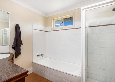 LENNOX PROPERTY AGENTS _ 1/12 WILLIAMS STREET, LENNOX HEAD _ BATHROOM