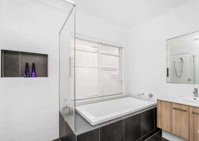 Lennox Property Agents_33 Fox Valley Way, Lennox Head_ Main bathroom